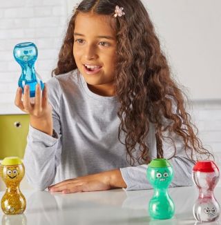 Senzorické emoční tuby – hravá pomůcka, která dětem pomáhá poznat a zvládat emoce Každá lahvička představuje jednu emoci:...